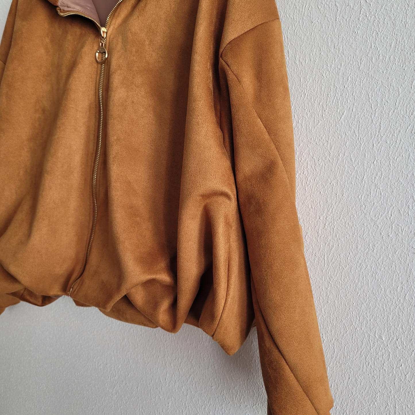 Bomberjacke Veloursoptik Kapuze